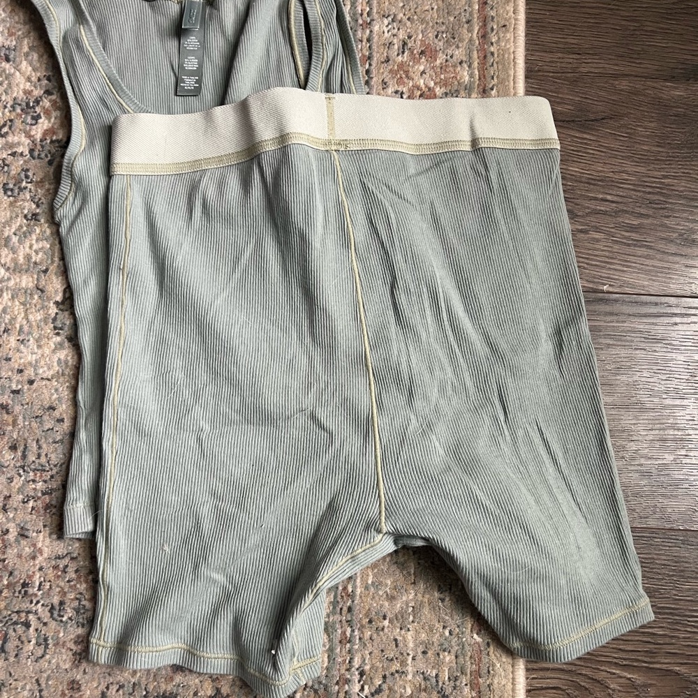 SKIMS Sage Ribbed Tank and Boxer Short Set - Picture 5 of 9